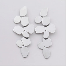 Асимметричные серьги в форме абстрактных листочков