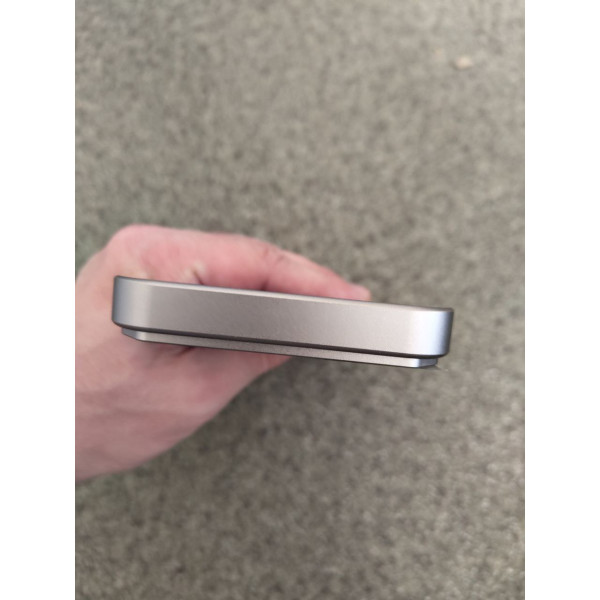 Чехол для iPhone 16 Серый металлический чехол с кожаной вставкой и MagSafe
