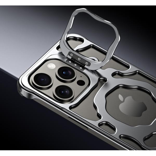 Чехол для iPhone 13  Metal Spiderweb Case