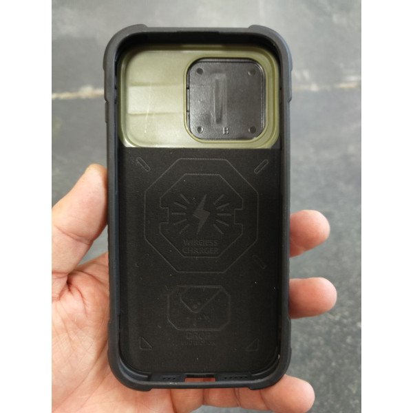 Чехол для iPhone ArmorPro с подставкой и защитой камеры