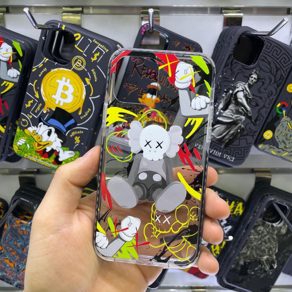 Чехол для iPhone 15 Kaws Grey