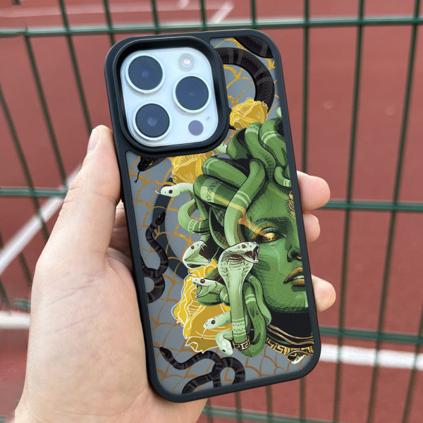 Чехол для iPhone 15 Горгона
