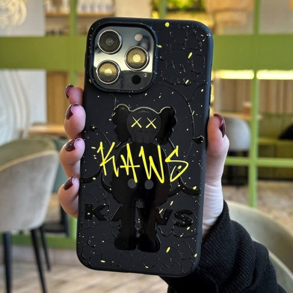 Чехол для iPhone 15 Yellow Kaws