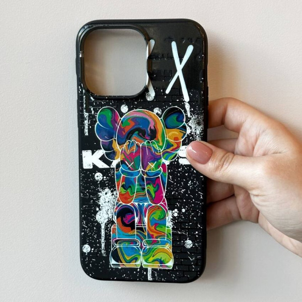 Чехол для iPhone 15 Paint Kaws
