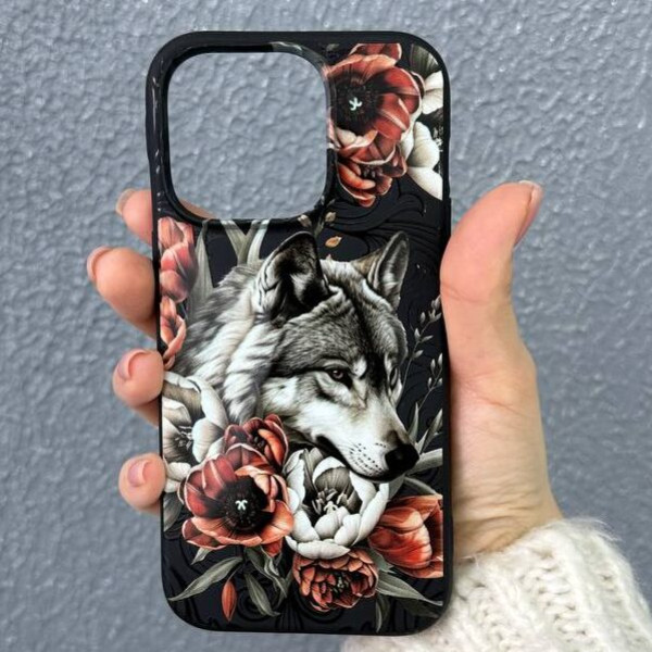 Чехол для iPhone 15 Волк Цветы
