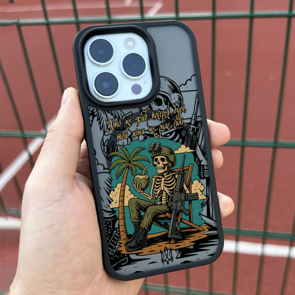 Чехол для iPhone 17 Солдат пляж